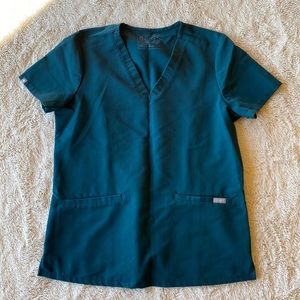 Figs Caribbean blue Casma 3 pocket scrub top size small